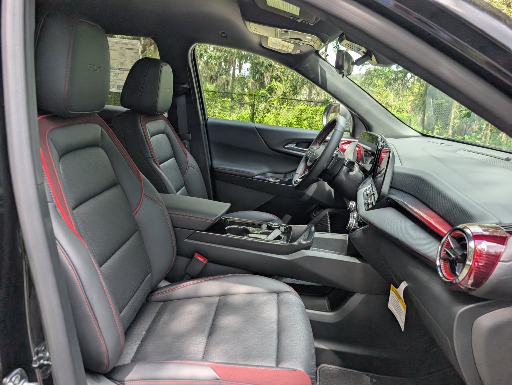 New 2027 Chevrolet Equinox RS w/ Safety and Technology Package FWD image 17