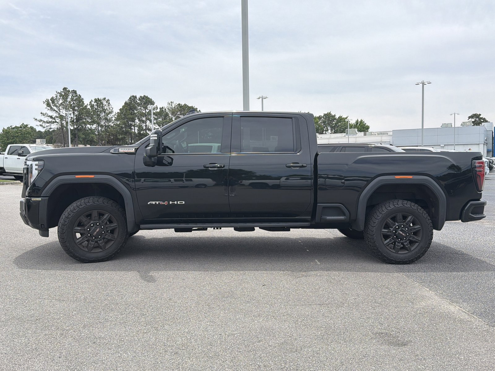 Used 2024 GMC Sierra 2500 AT4 w/ AT4 Premium Plus Package AWD/4WD image 10