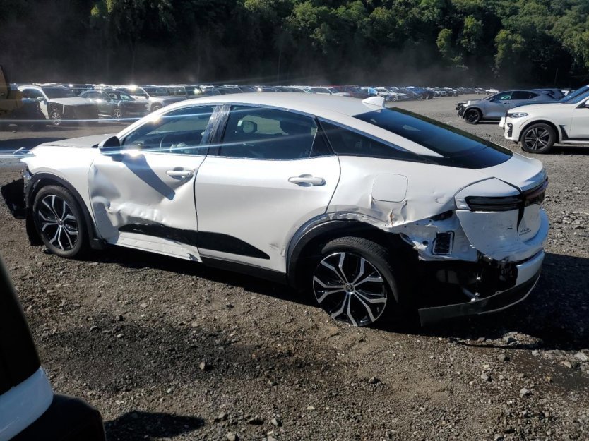 Used 2023 Toyota Crown XLE image 3