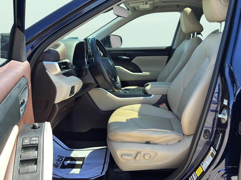 Used 2021 Toyota Highlander XLE FWD image 32