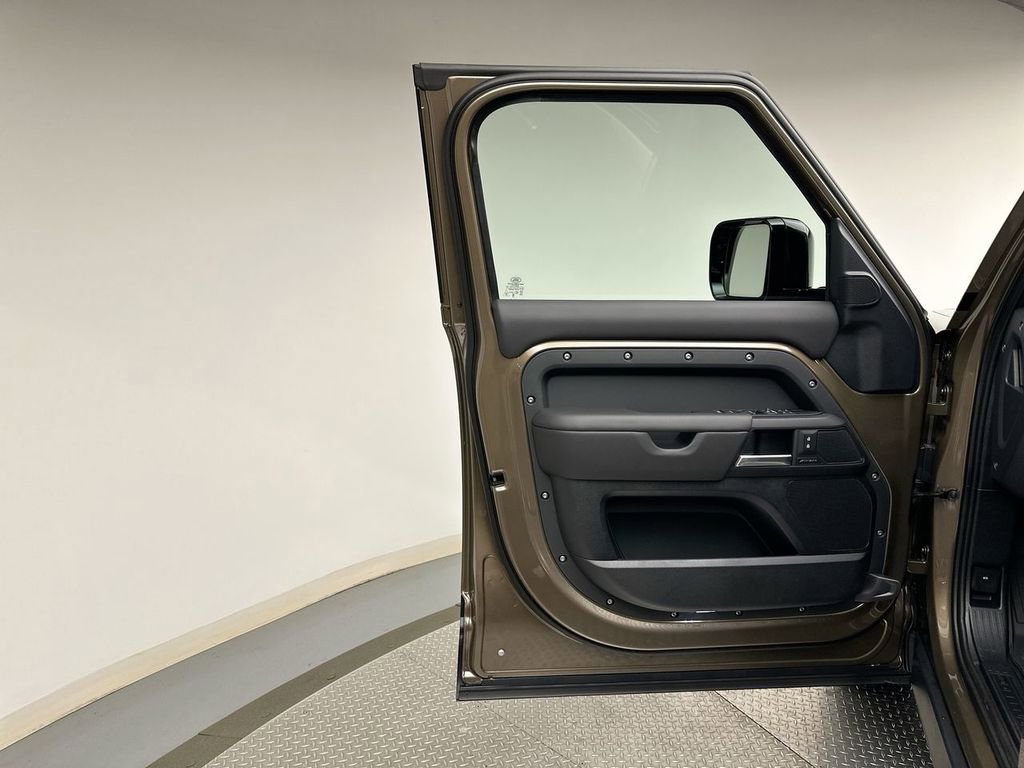 New 2026 Land Rover Defender 110 S image 9