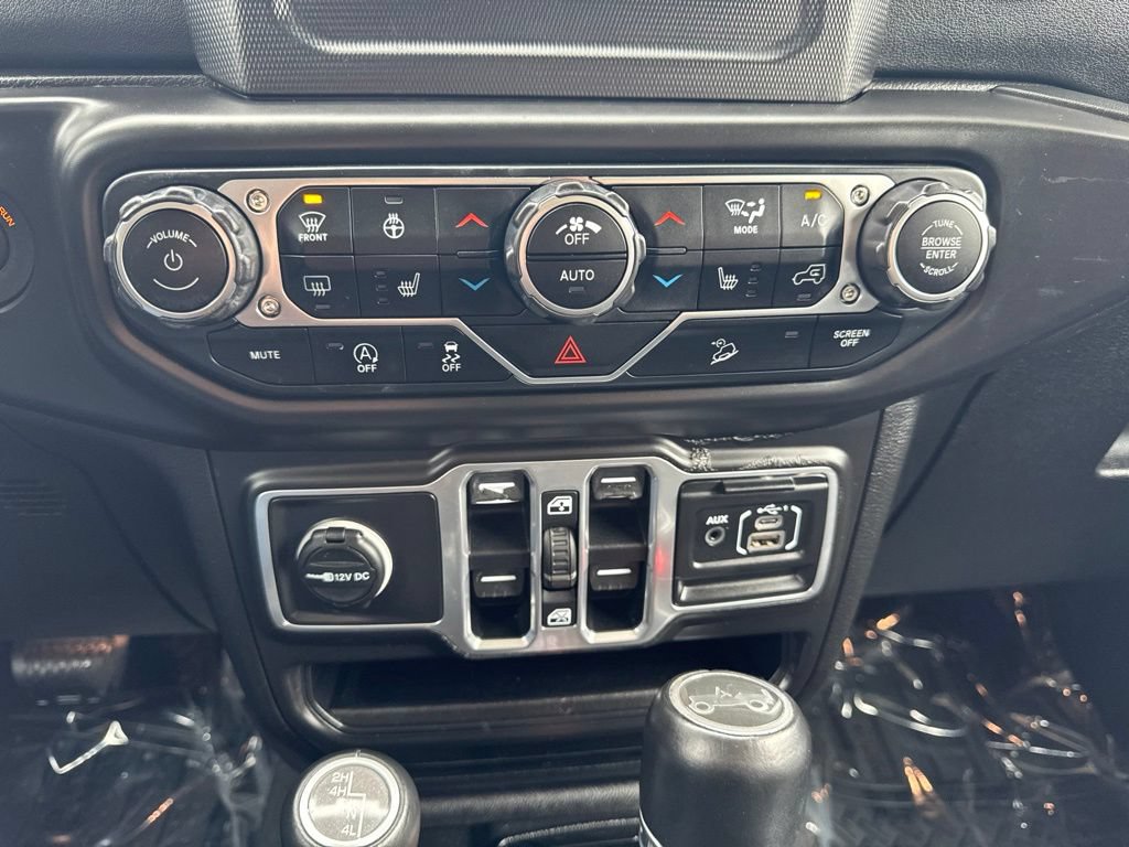 Used 2018 Jeep Wrangler Unlimited Sahara w/ Cold Weather Group AWD/4WD image 18
