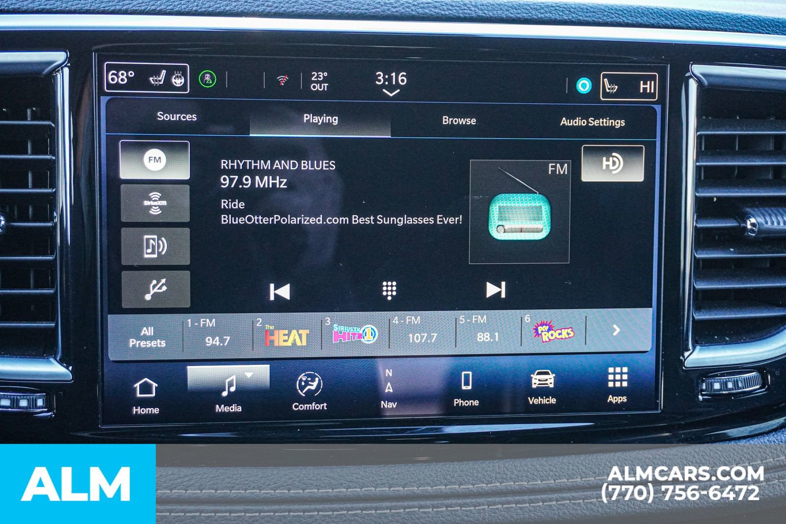 Used 2025 Chrysler Pacifica Limited image 24