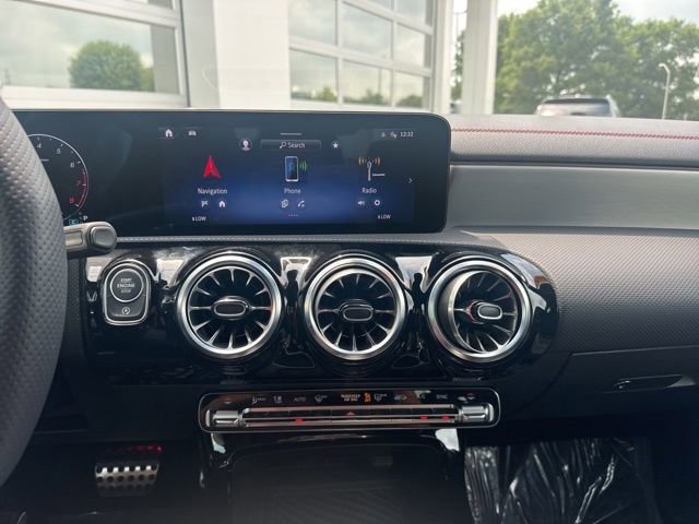 Used 2025 Mercedes-Benz CLA 250 4MATIC image 11