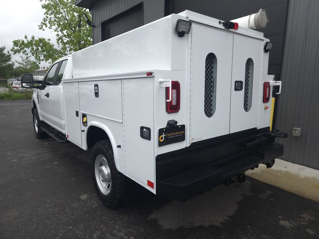 Used 2019 Ford F350 XL w/ Snow Plow/Camper Package AWD/4WD image 3