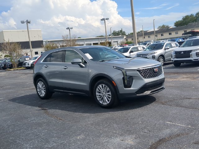 Used 2024 Cadillac XT4 Luxury w/ Cold Weather Package FWD image 4