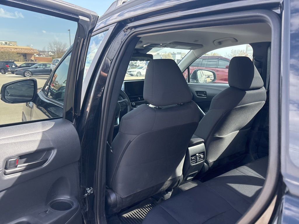 Used 2023 Toyota Corolla Cross LE image 32