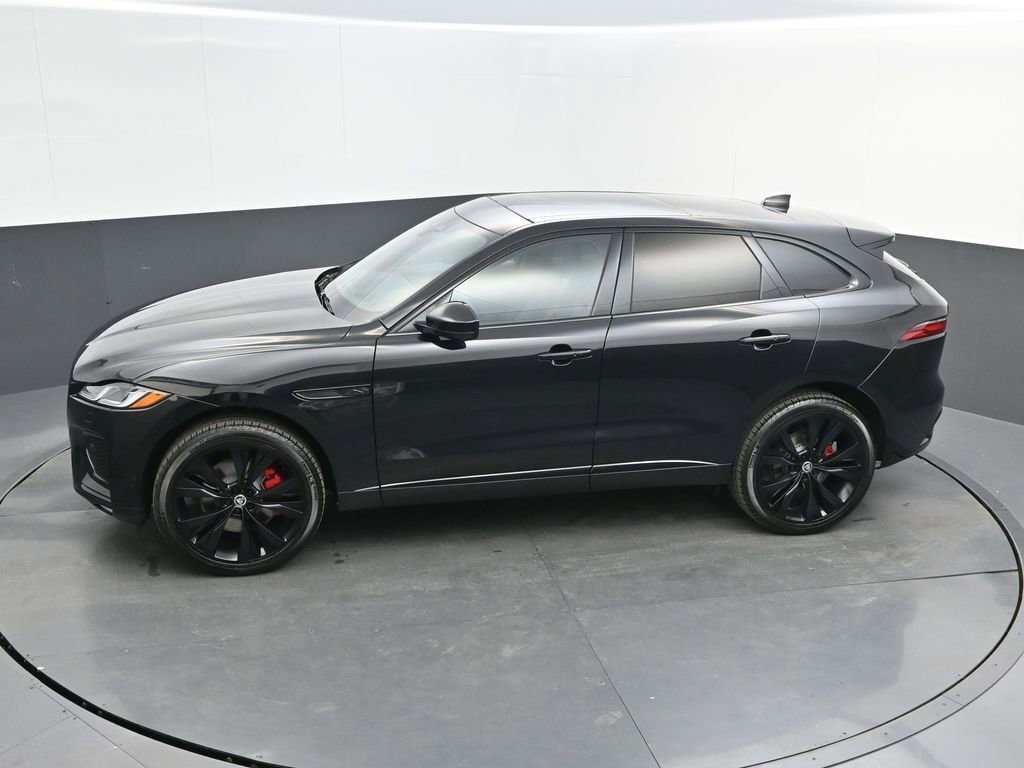 Certified 2025 Jaguar F-PACE R-Dynamic S image 30