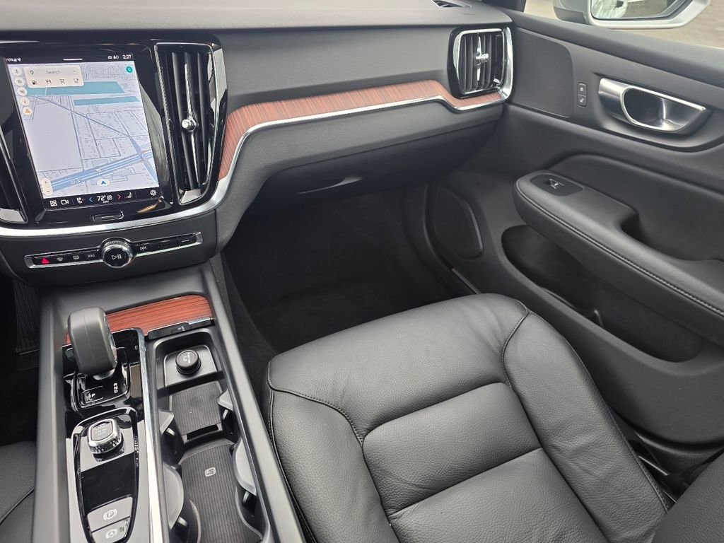 Used 2025 Volvo V60 B5 Cross Country Plus image 16