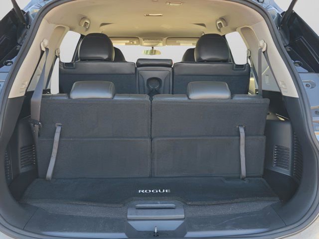 Used 2016 Nissan Rogue SV w/ SV Family Package FWD image 14