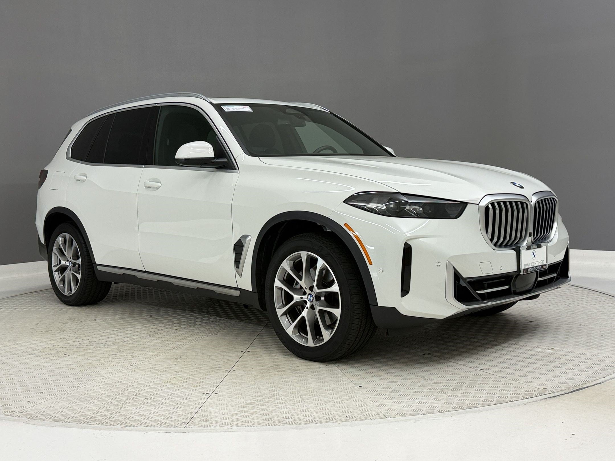 Certified 2024 BMW X5 xDrive40i w/ Parking Assistance Package AWD/4WD image 7