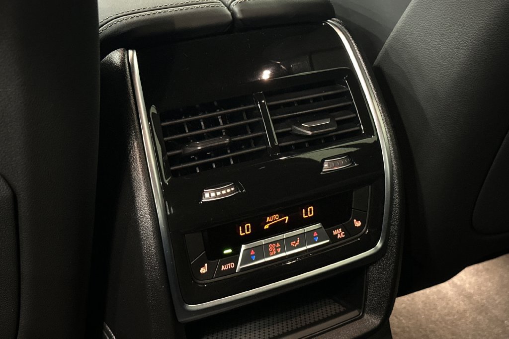 Certified 2025 BMW X7 M60i AWD/4WD image 14