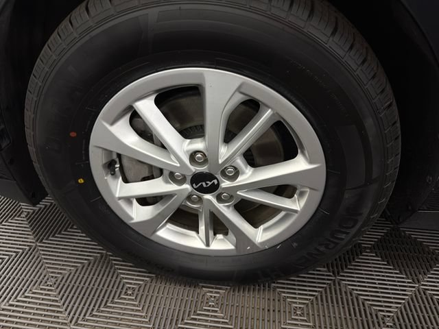 Used 2024 Kia Carnival LX FWD image 28