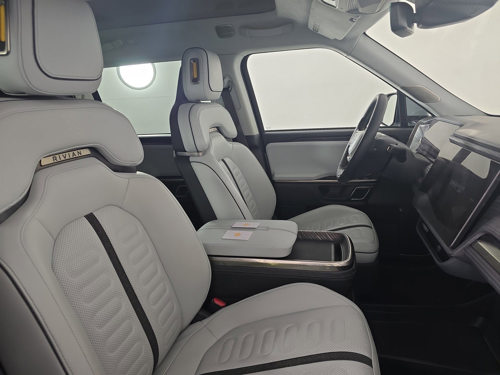 Used 2023 Rivian R1S Launch Edition image 24