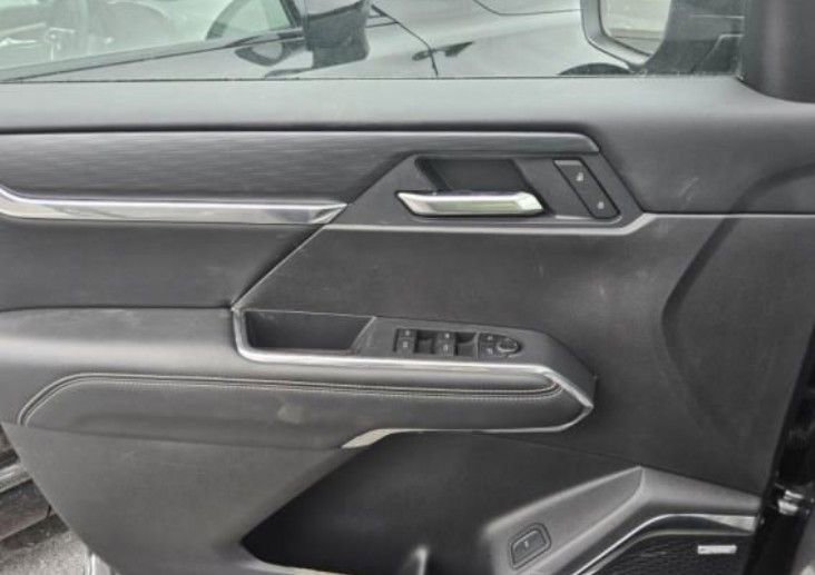 Used 2025 GMC Acadia Elevation image 6