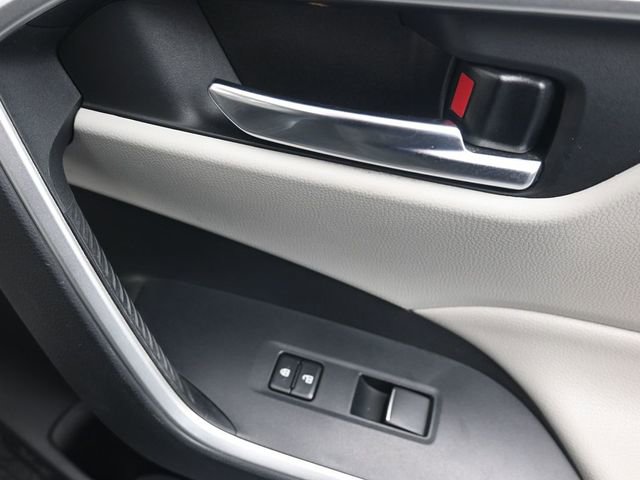 Used 2020 Toyota RAV4 XLE Premium image 16