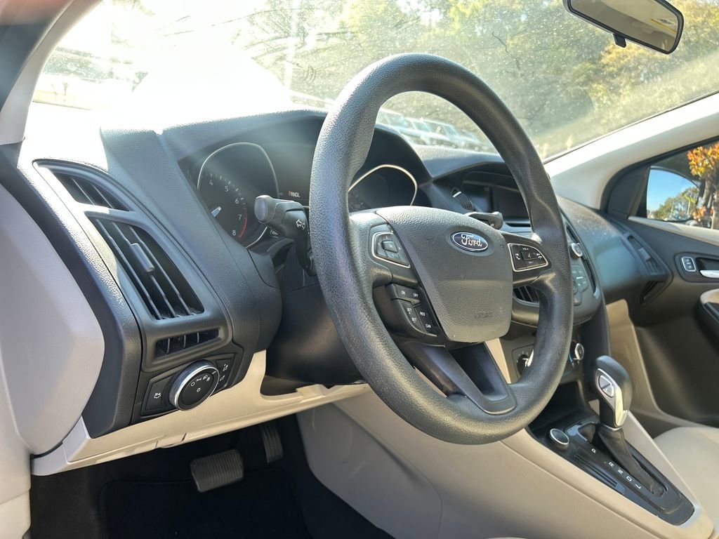Used 2017 Ford Focus SE image 8