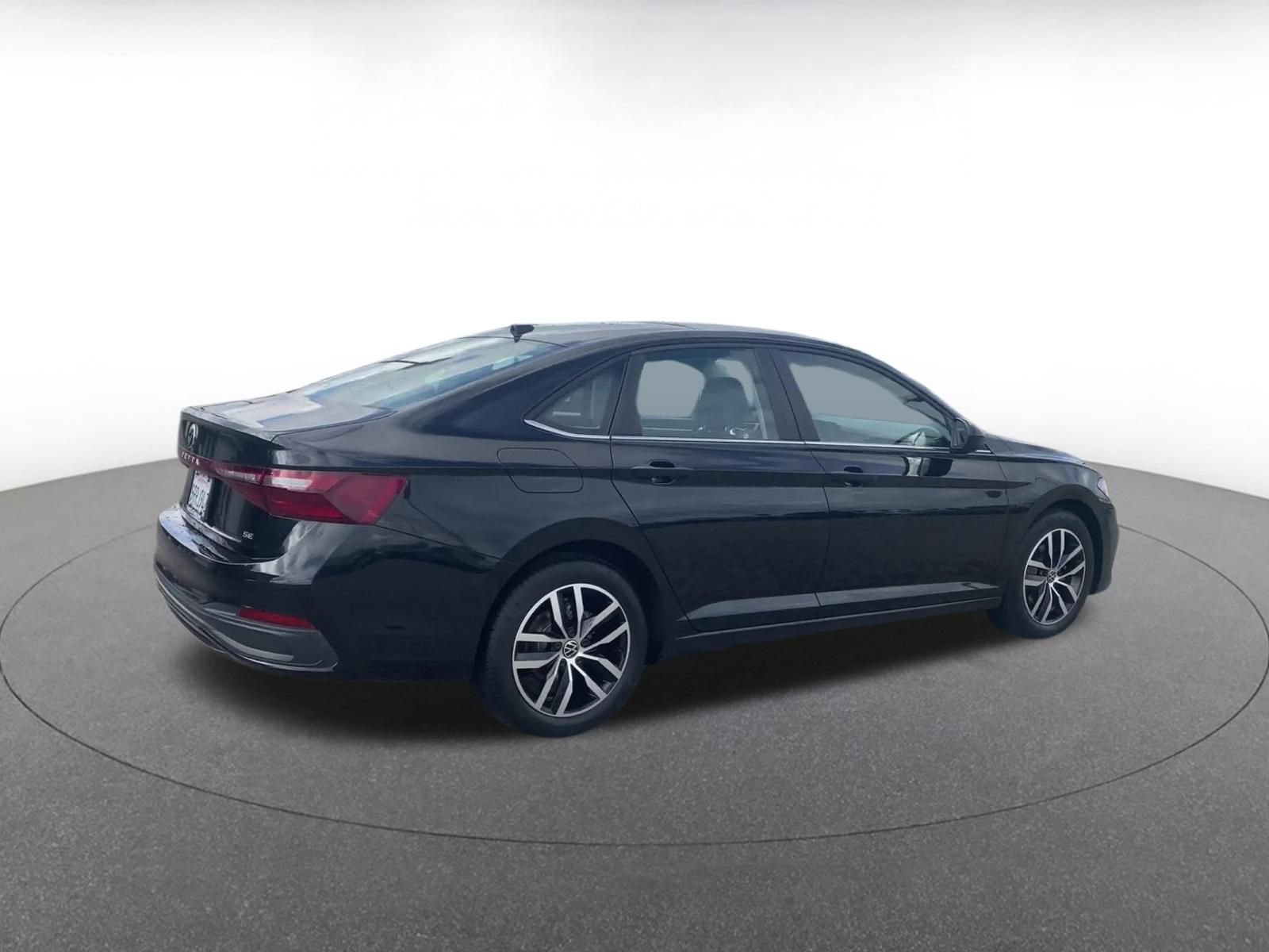 Used 2025 Volkswagen Jetta SE image 15