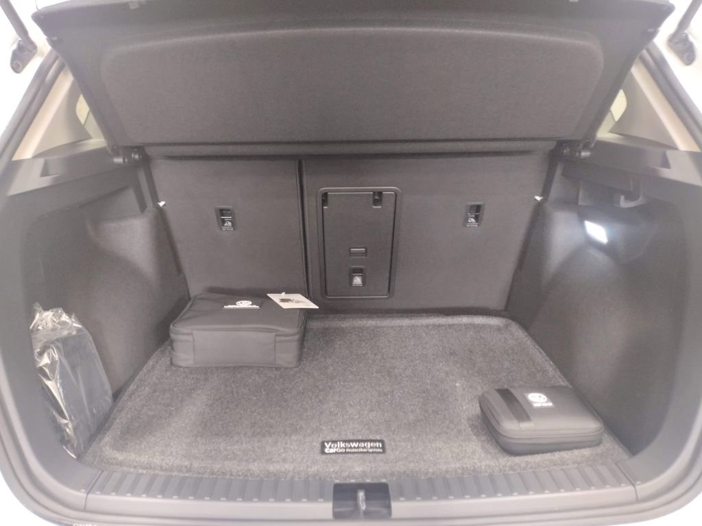 New 2025 Volkswagen Taos SE image 16