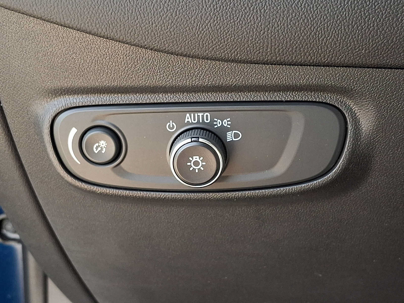 Used 2023 Chevrolet Equinox LS w/ LPO, Floor Liner Package AWD/4WD image 24