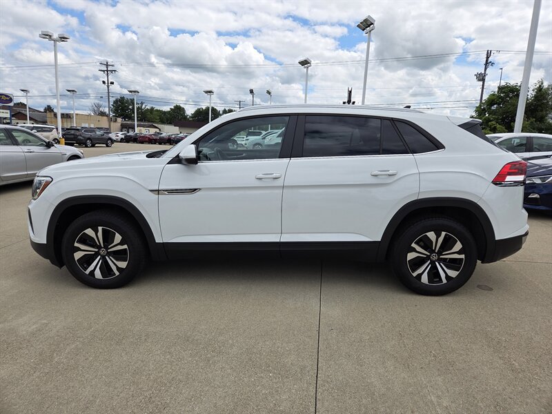 Used 2024 Volkswagen Atlas Cross Sport SE AWD/4WD image 6