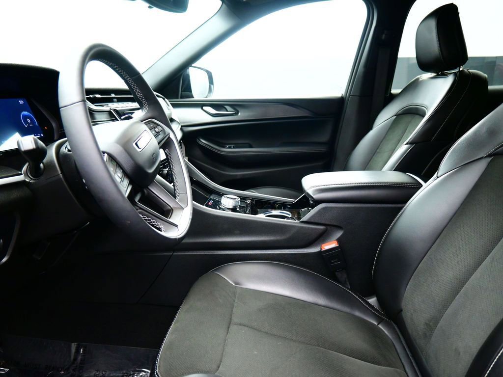 New 2023 Jeep Grand Cherokee L Laredo image 14