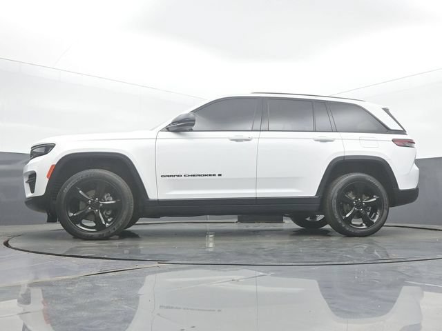 Used 2023 Jeep Grand Cherokee Altitude AWD/4WD image 45