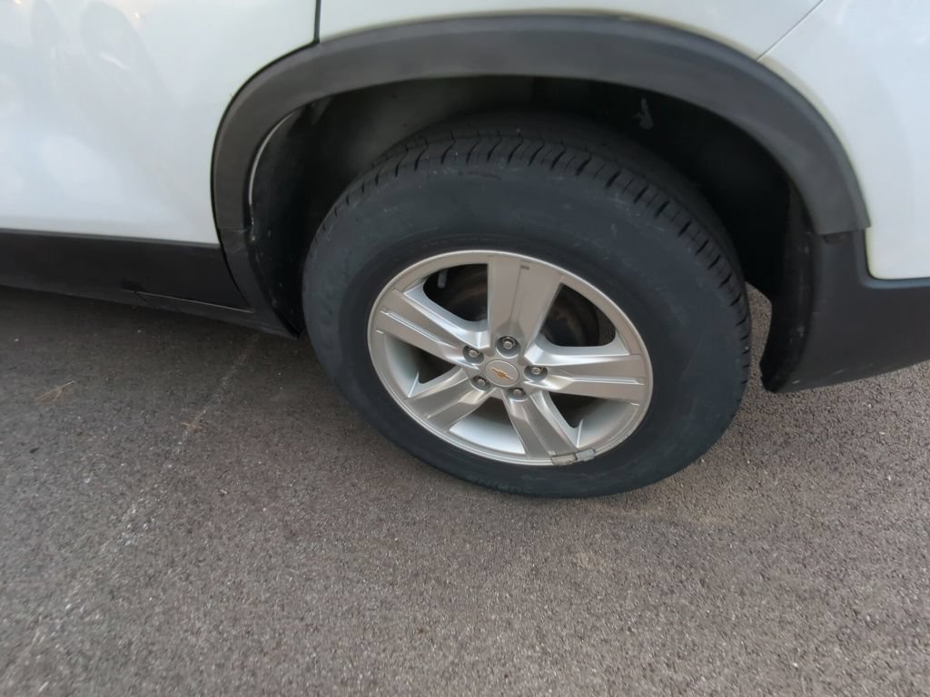 Used 2017 Chevrolet Trax LT w/ LT Convenience Package FWD image 5