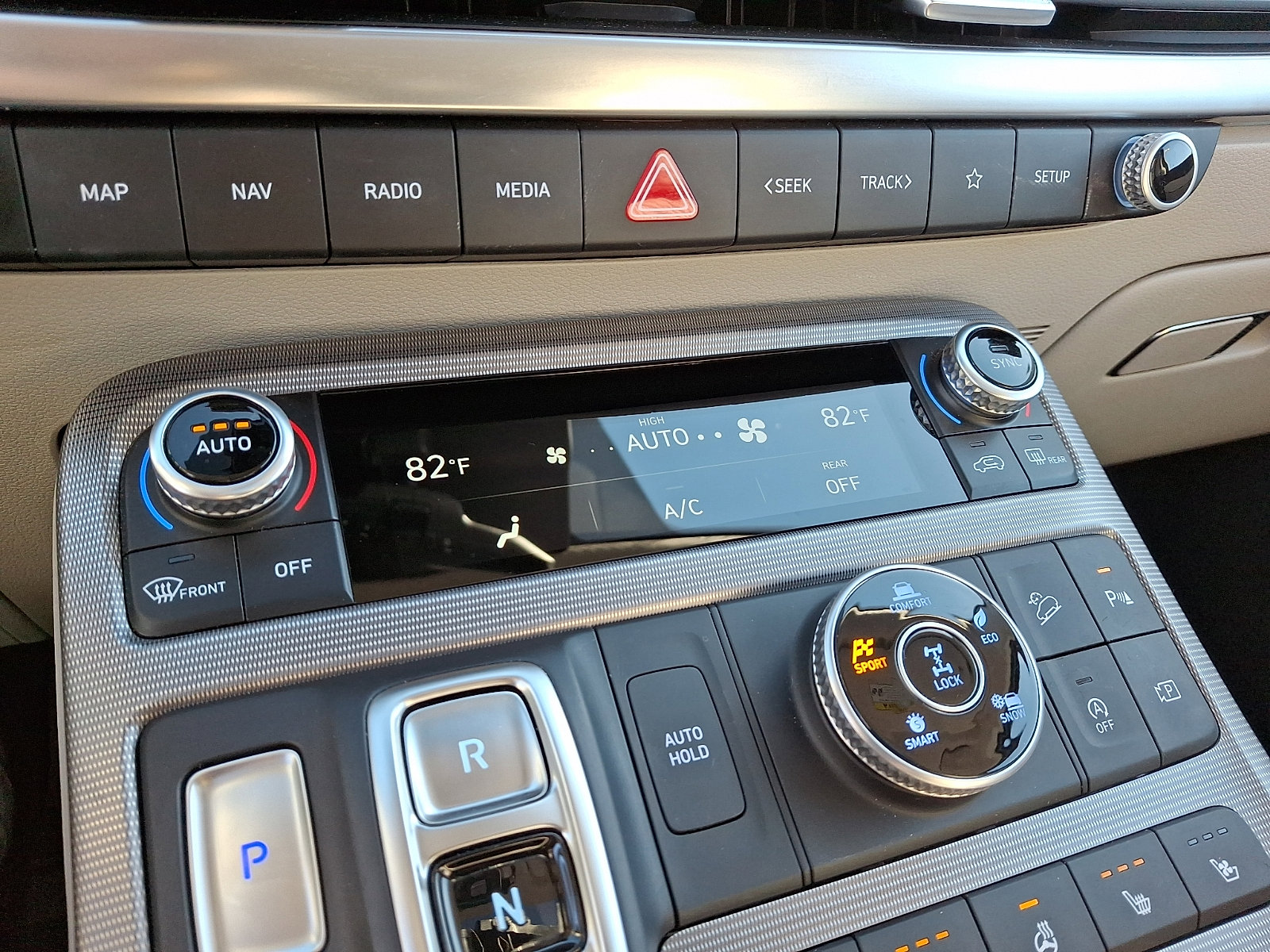 Used 2024 Hyundai Palisade Calligraphy image 23