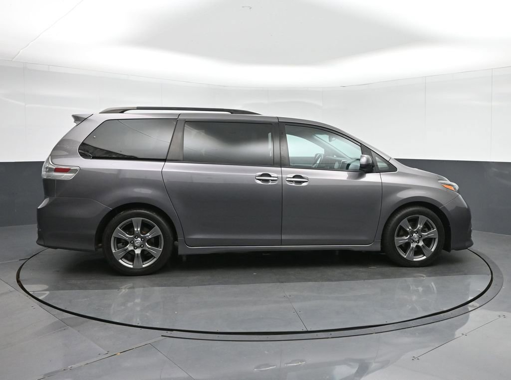 Used 2017 Toyota Sienna SE w/ SE Preferred Package image 8