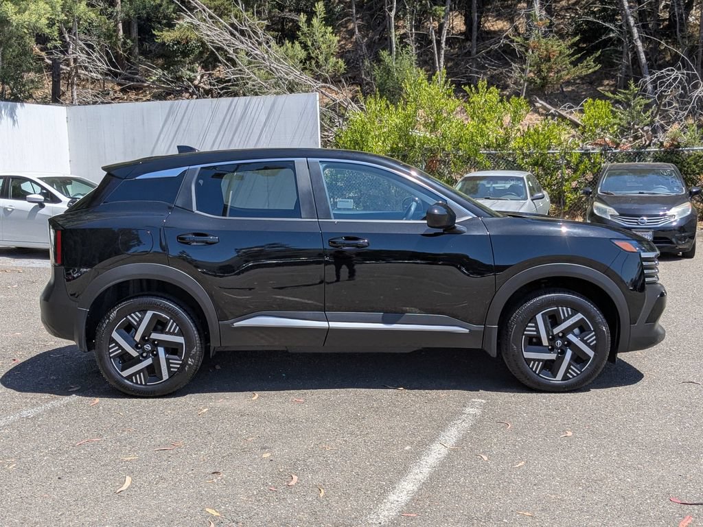 Used 2025 Nissan Kicks SV FWD image 4