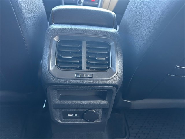 Used 2022 Volkswagen Tiguan SE image 16
