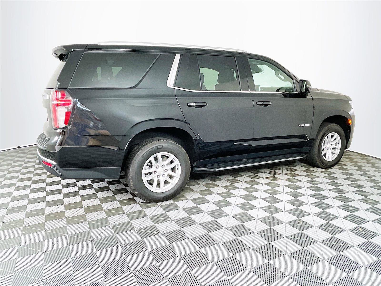 Used 2023 Chevrolet Tahoe LT w/ Luxury Package AWD/4WD image 10