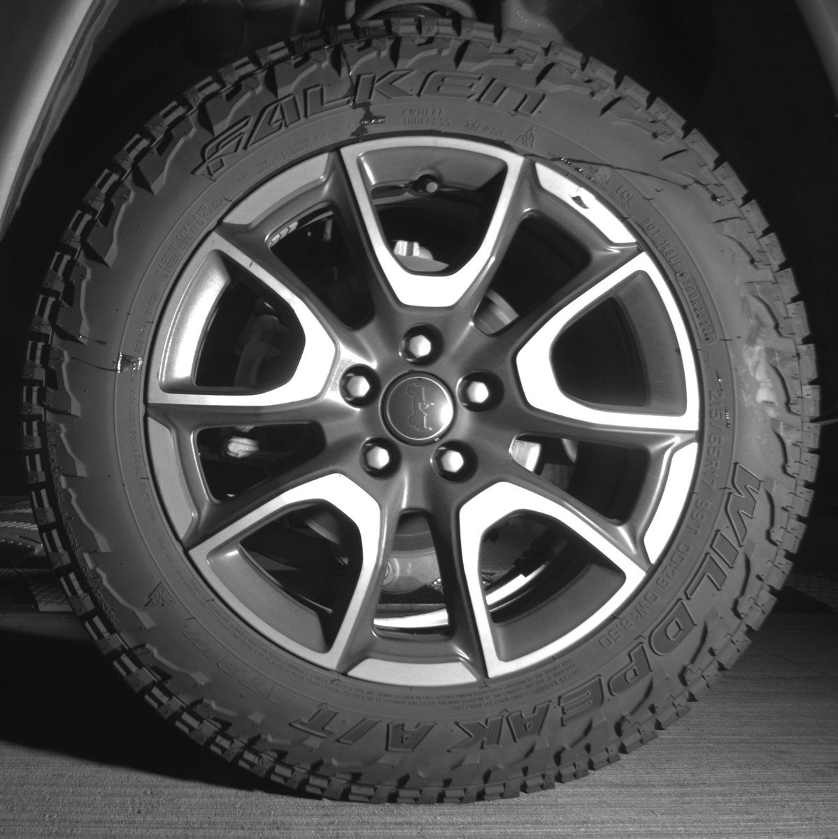 Used 2025 Jeep Compass Trailhawk AWD/4WD image 14