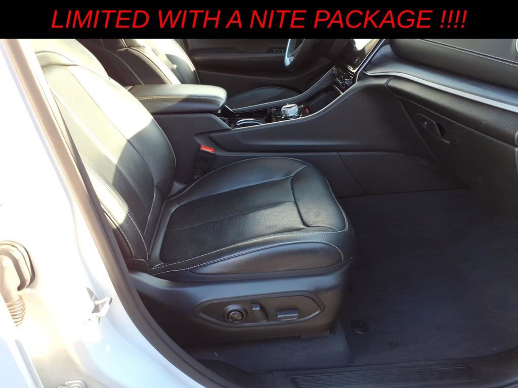 Used 2023 Jeep Grand Cherokee Limited w/ Luxury Tech Group II image 8