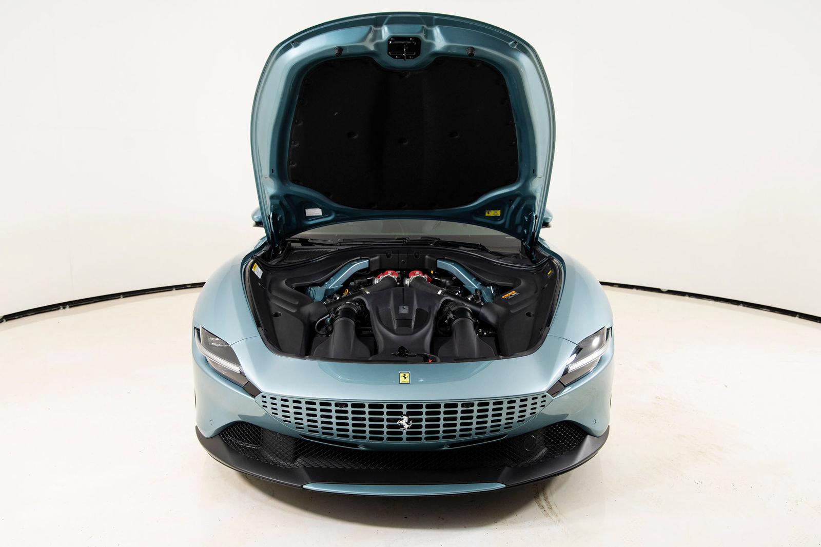 Certified 2025 Ferrari Roma Spider RWD image 34