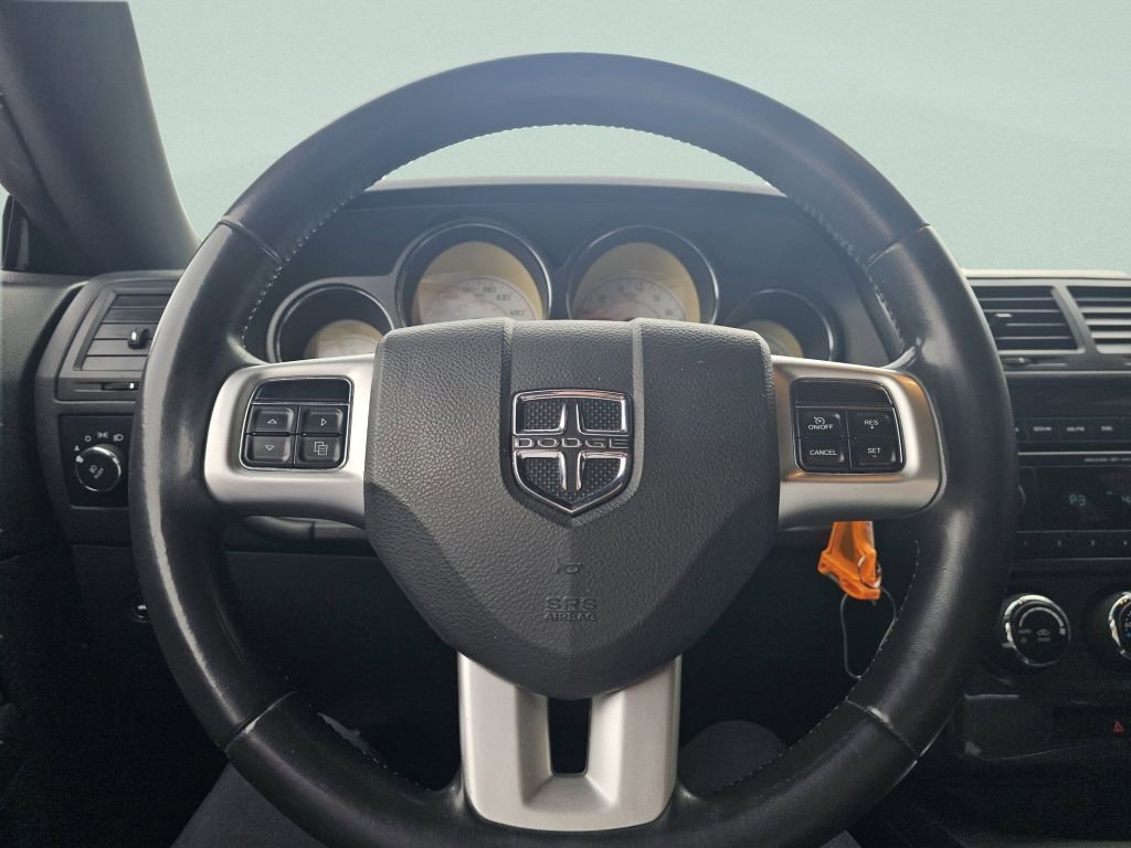 Used 2014 Dodge Challenger SXT image 29
