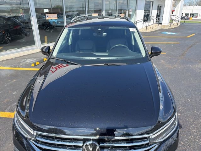 Used 2024 Volkswagen Tiguan SE AWD/4WD image 23