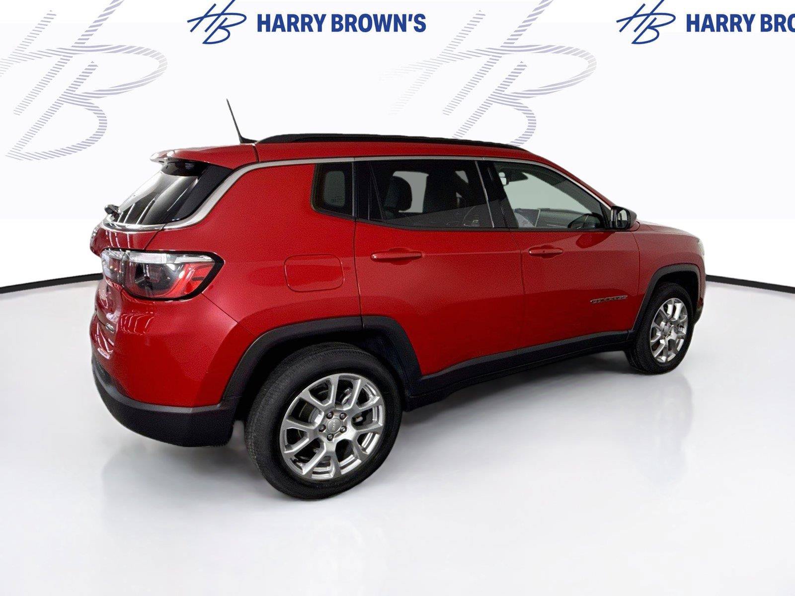 Used 2023 Jeep Compass Latitude AWD/4WD image 30