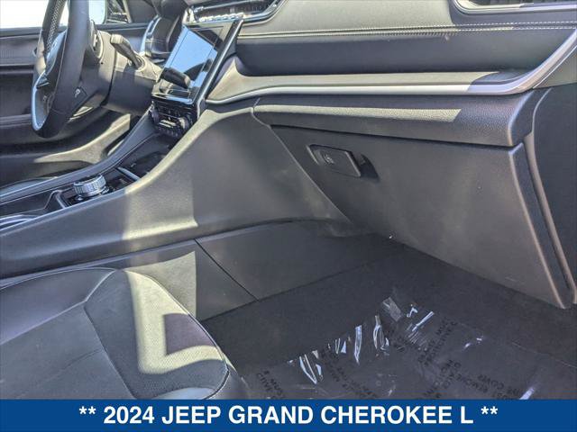 Used 2024 Jeep Grand Cherokee L Laredo AWD/4WD image 23