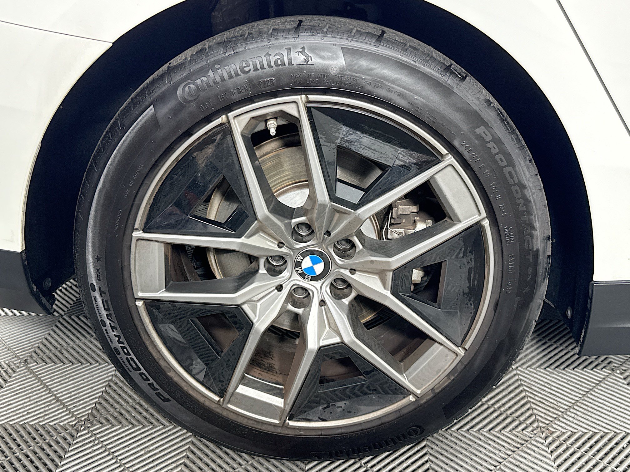 Used 2026 BMW 530i w/ Premium Package RWD image 31