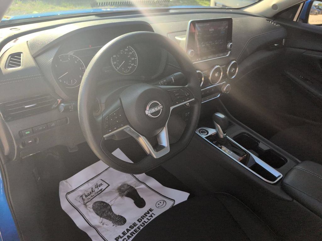 Used 2025 Nissan Sentra SV FWD image 15