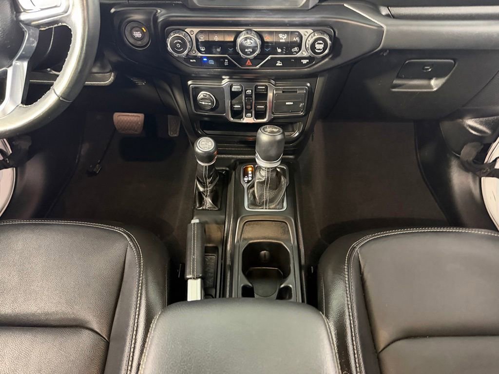 Used 2022 Jeep Wrangler Unlimited Sahara w/ Cold Weather Group AWD/4WD image 17