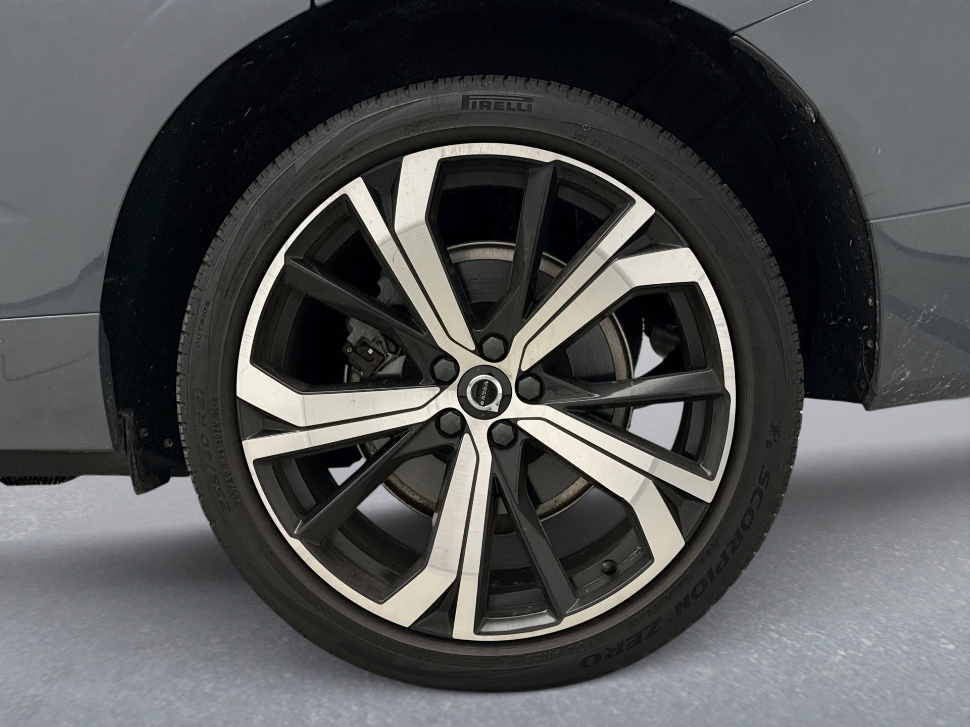 Used 2023 Volvo XC60 B6 Ultimate w/ Climate Package image 11