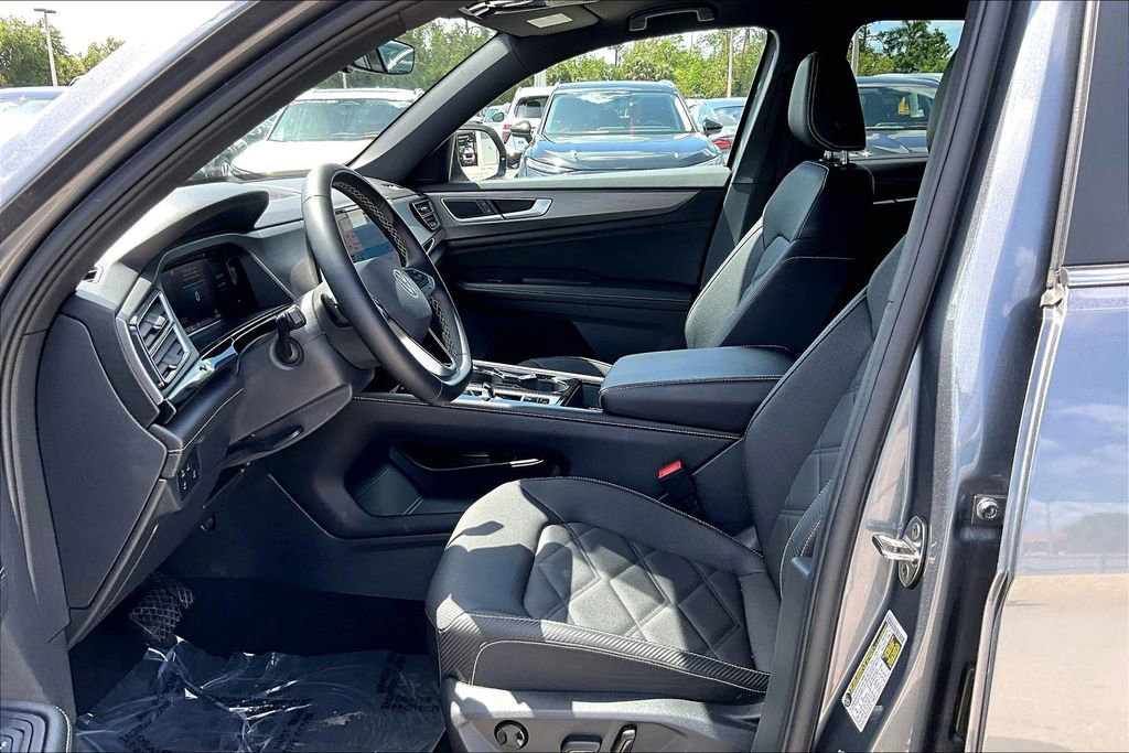 Certified 2025 Volkswagen Atlas Cross Sport SE FWD image 21