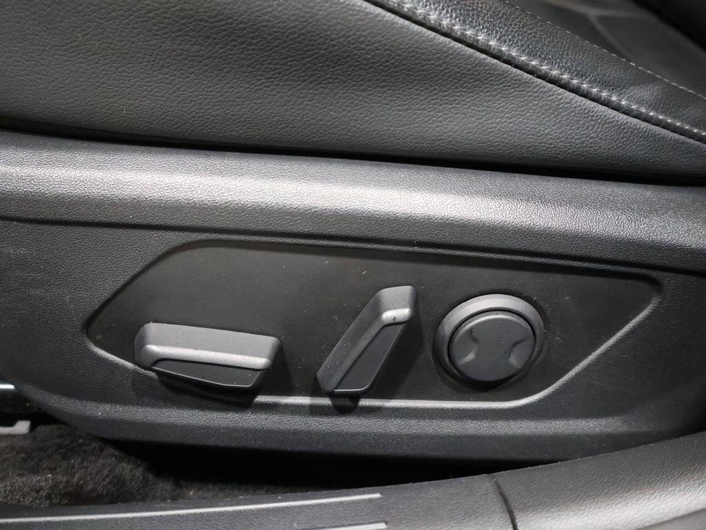 Used 2024 Hyundai Elantra Limited image 12