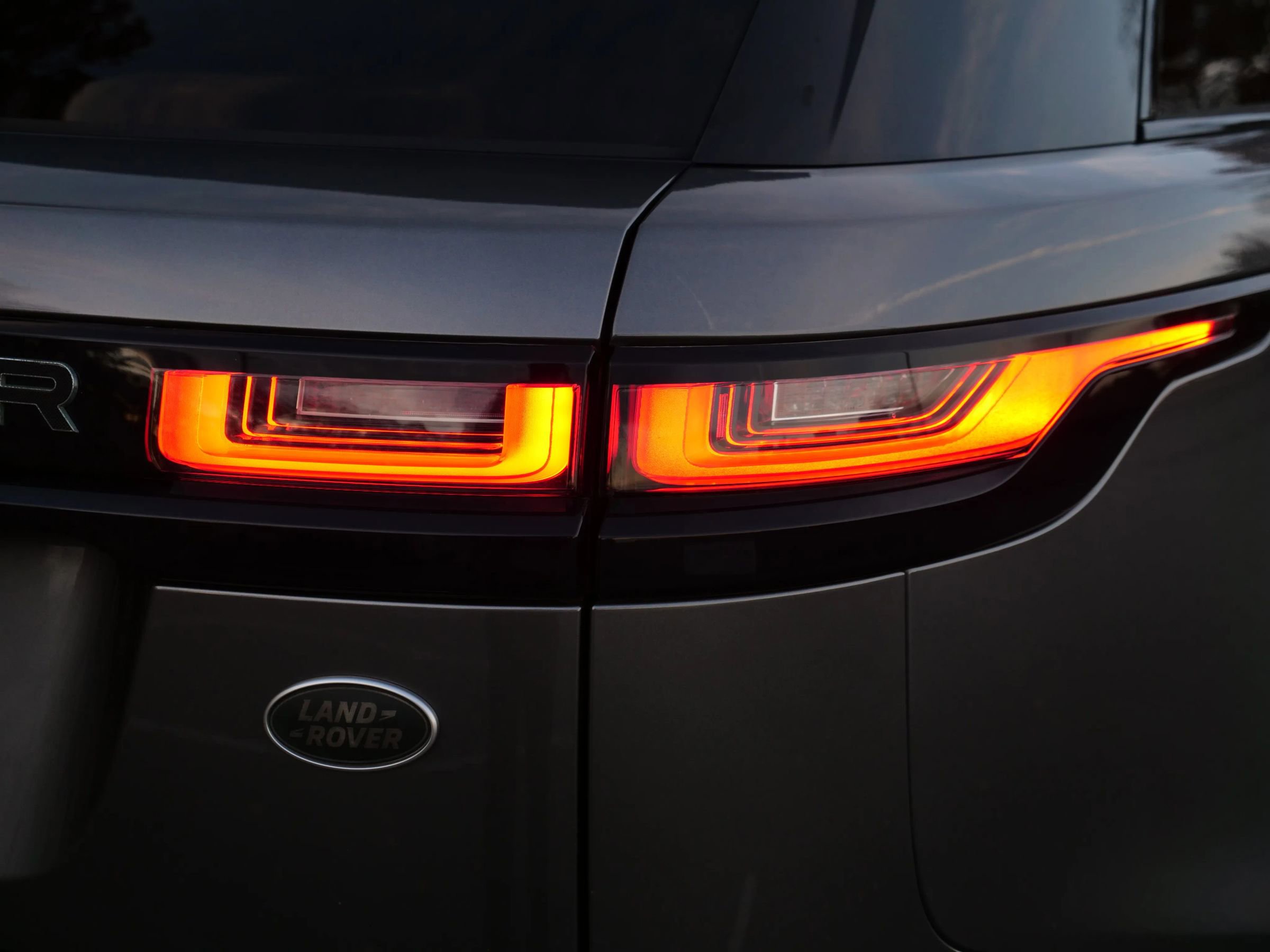 Used 2018 Land Rover Range Rover Velar R-Dynamic HSE image 43