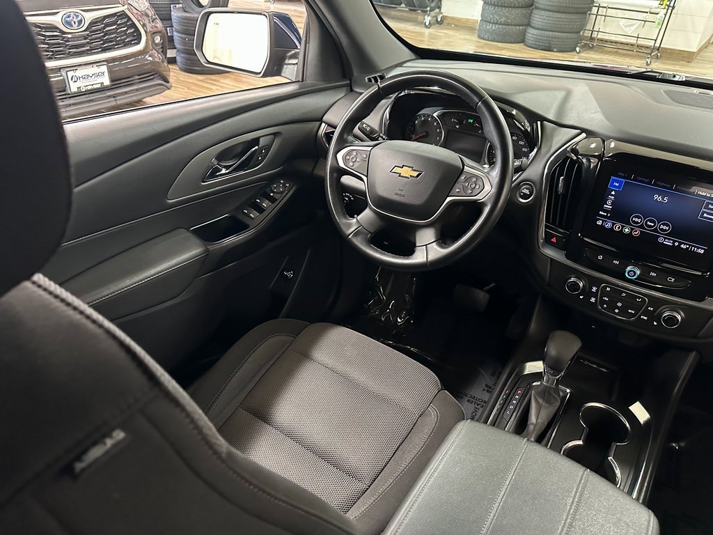 Used 2023 Chevrolet Traverse LT image 14