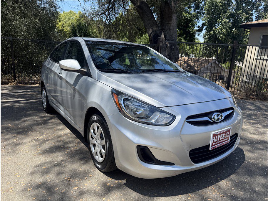 Used 2012 Hyundai Accent GLS FWD image 1