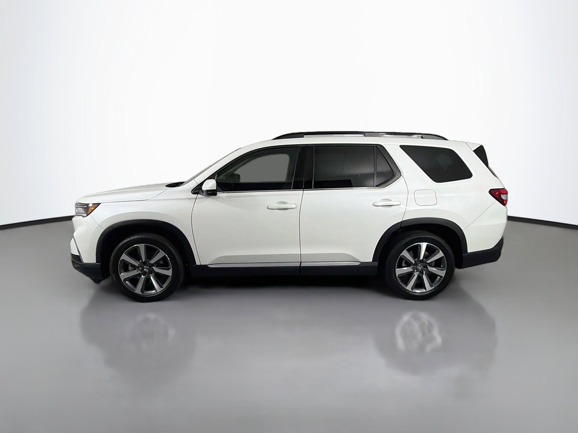 Used 2024 Honda Pilot Touring image 6